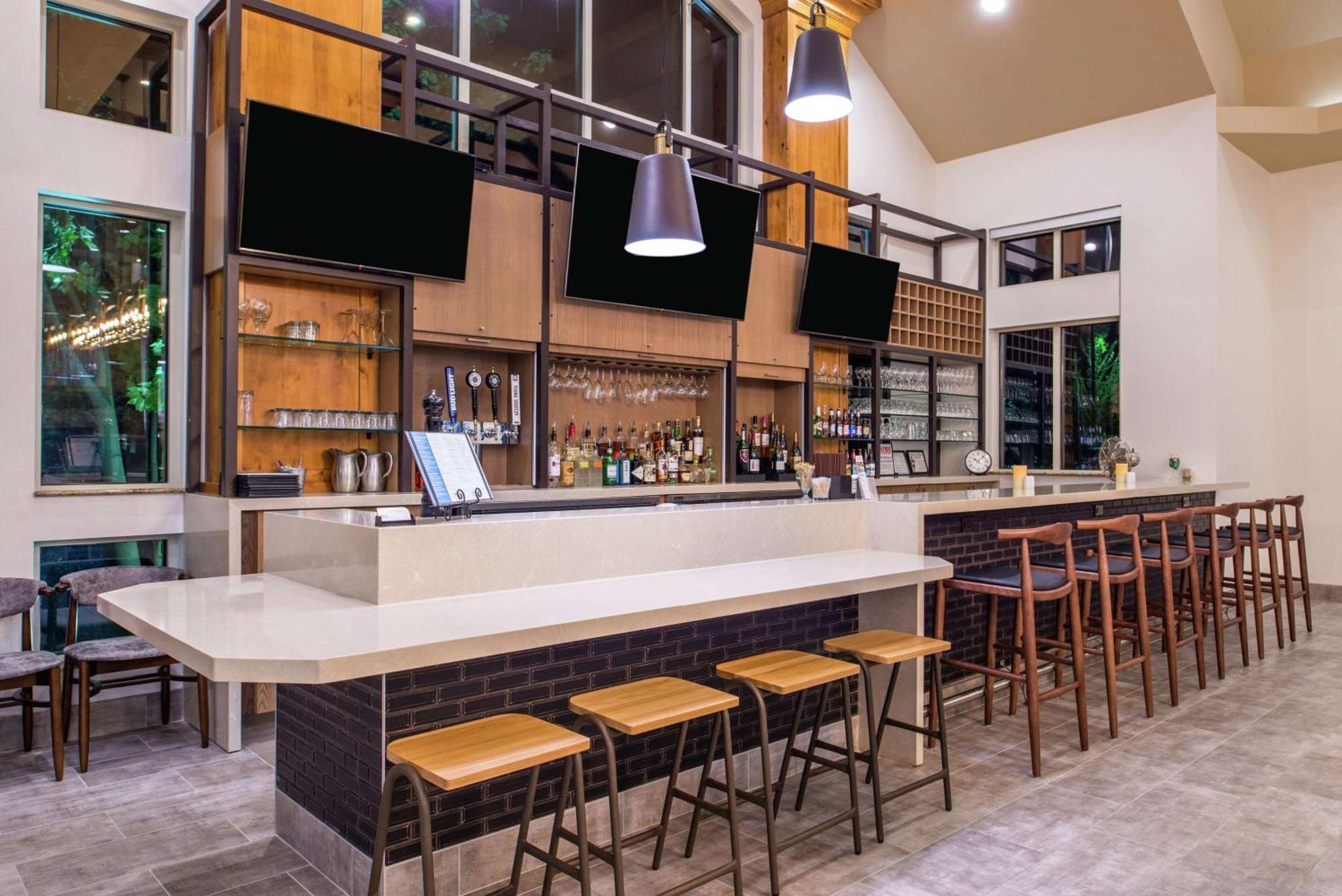 Hilton Garden Inn Bend Bagian luar foto